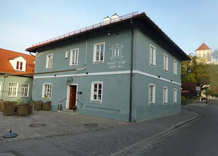 Hotel Dah-Inn